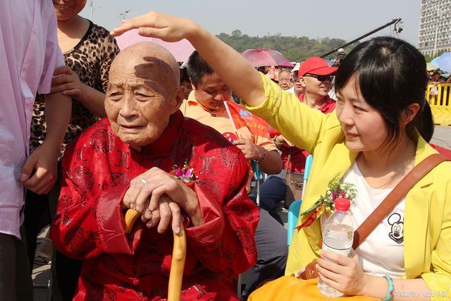 成都養(yǎng)老觀察：責(zé)任與義務(wù)，未來養(yǎng)老院能否代替子女盡孝？(圖3)