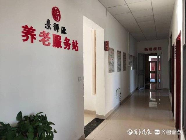 東利社區(qū)智慧養(yǎng)老服務(wù)站解民憂，居民送錦旗(圖2)