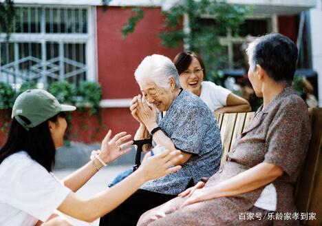 養(yǎng)老院雖好，但家庭照護床位更不賴，新型養(yǎng)老模式，多重選擇(圖1)